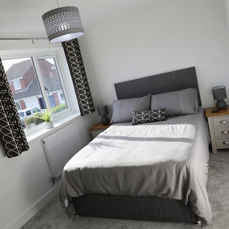 Modern, Two Double Bedroom House With Free Parking Chepstow Zewnętrze zdjęcie